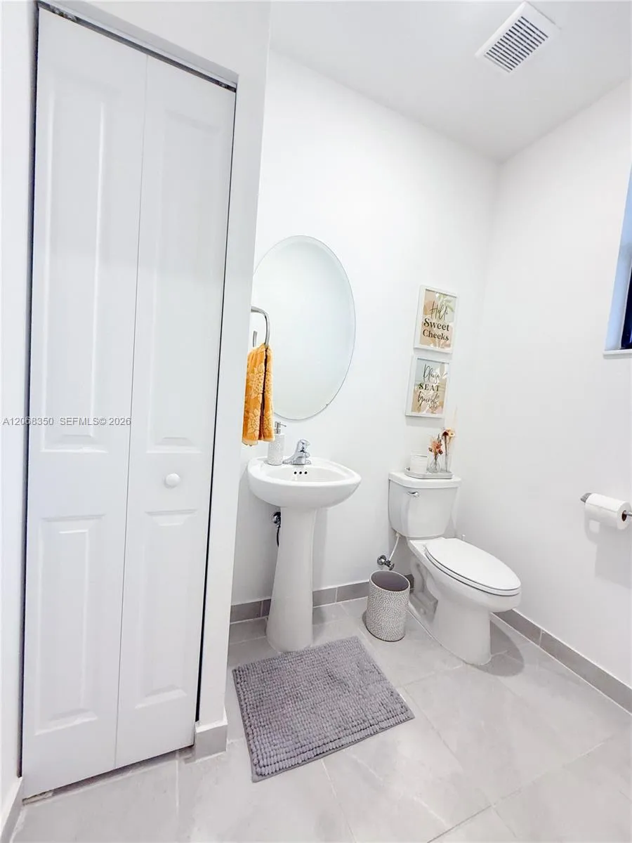 10095 SW 231 LN #. Miami, FL 33190