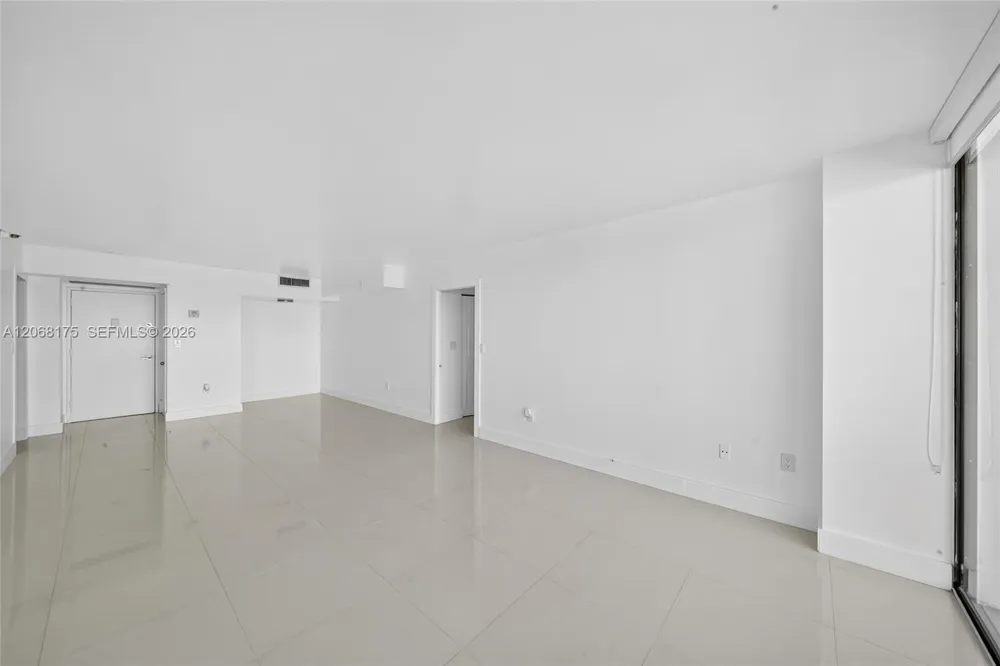 20505 E Country Club Dr #2132 Aventura, FL 33180