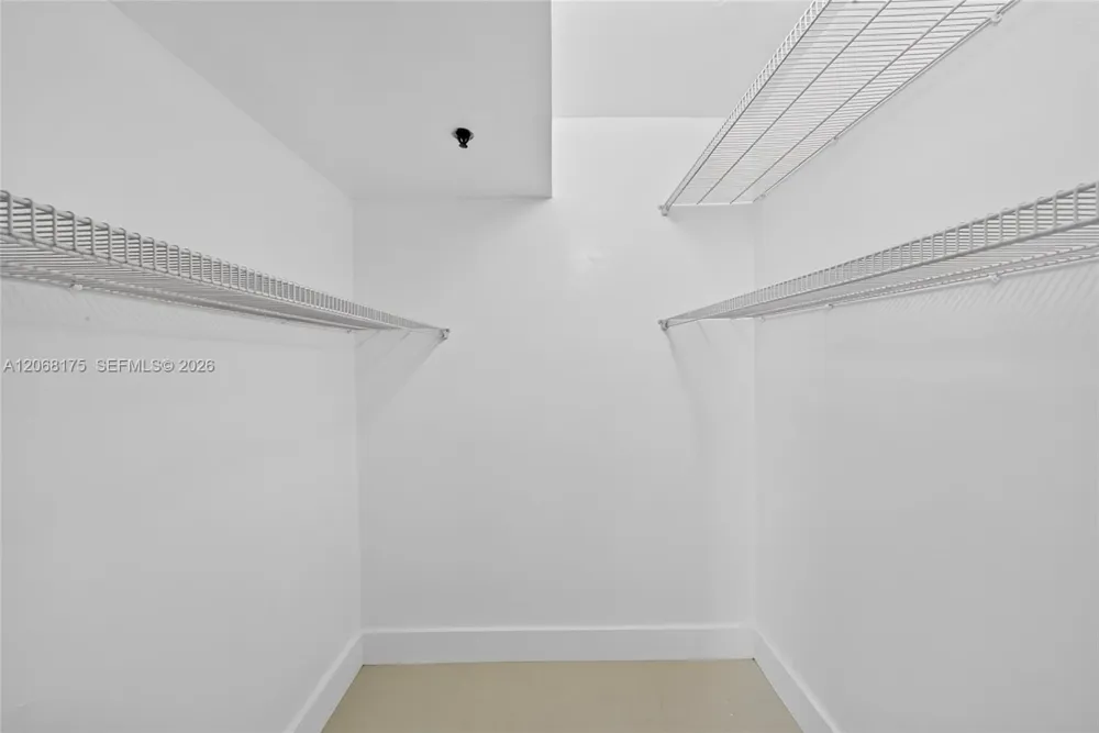 20505 E Country Club Dr #2132 Aventura, FL 33180