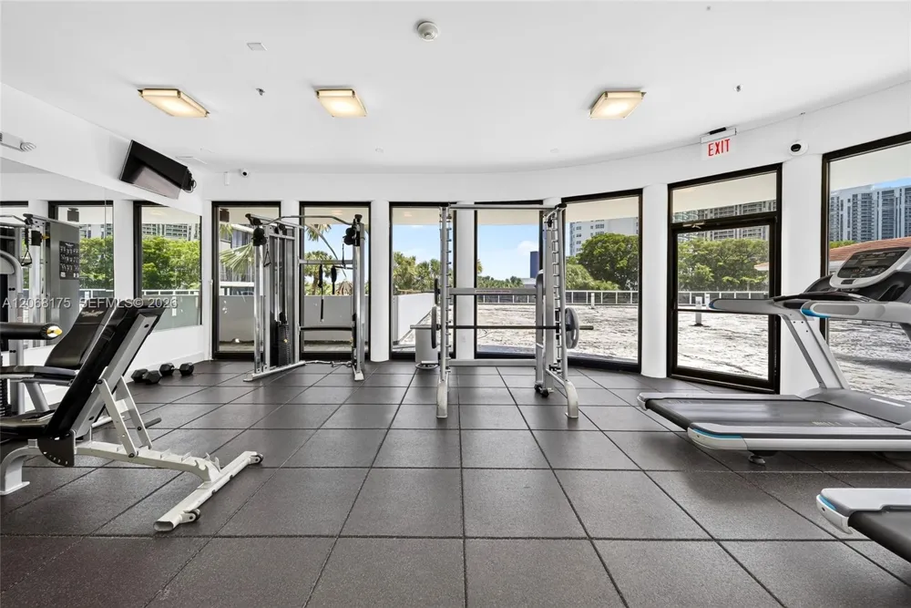 20505 E Country Club Dr #2132 Aventura, FL 33180
