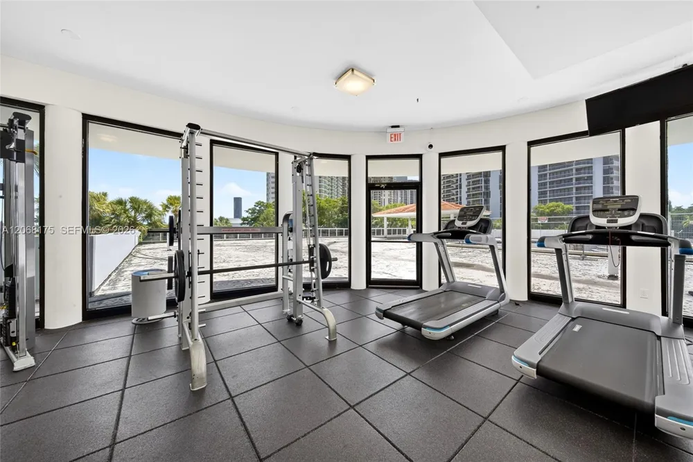 20505 E Country Club Dr #2132 Aventura, FL 33180