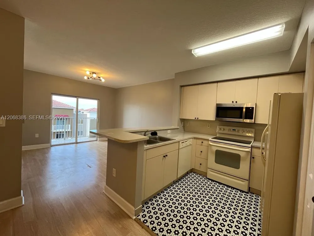 11060 SW 196th St #511 Cutler Bay, FL 33157