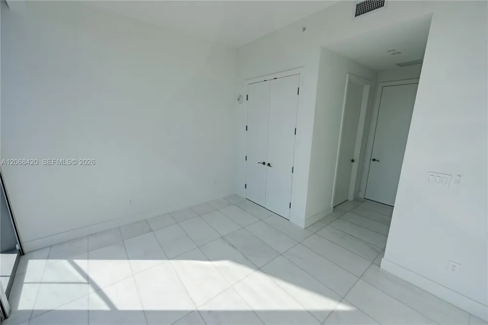 175 SE 25th Rd #1002 Miami, FL 33129