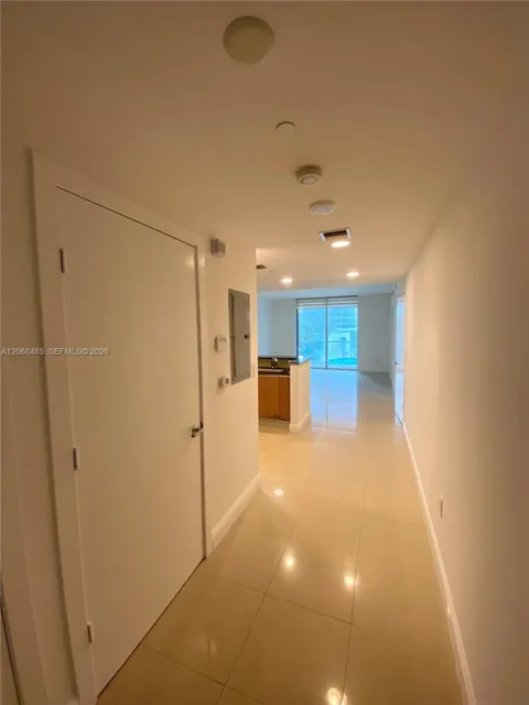1060 Brickell Ave #1413