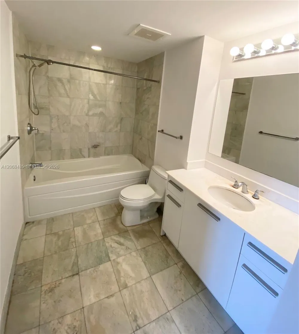 1060 Brickell Ave #1413 Miami, FL 33131