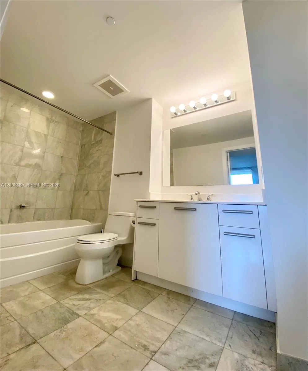 1060 Brickell Ave #1413 Miami, FL 33131