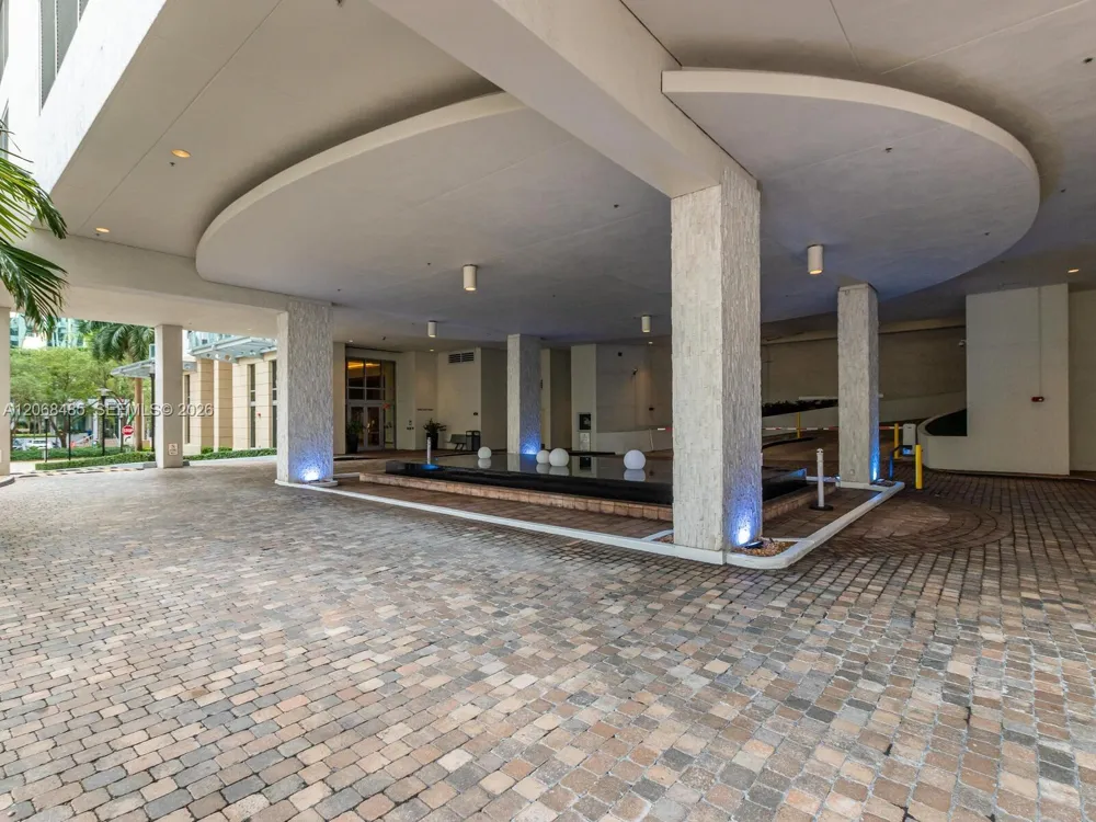 1060 Brickell Ave #1413 Miami, FL 33131