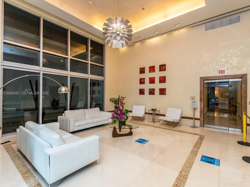 1060 Brickell Ave #1413 Miami, FL 33131