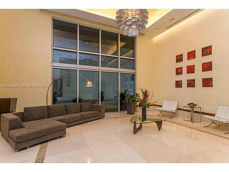 1060 Brickell Ave #1413 Miami, FL 33131