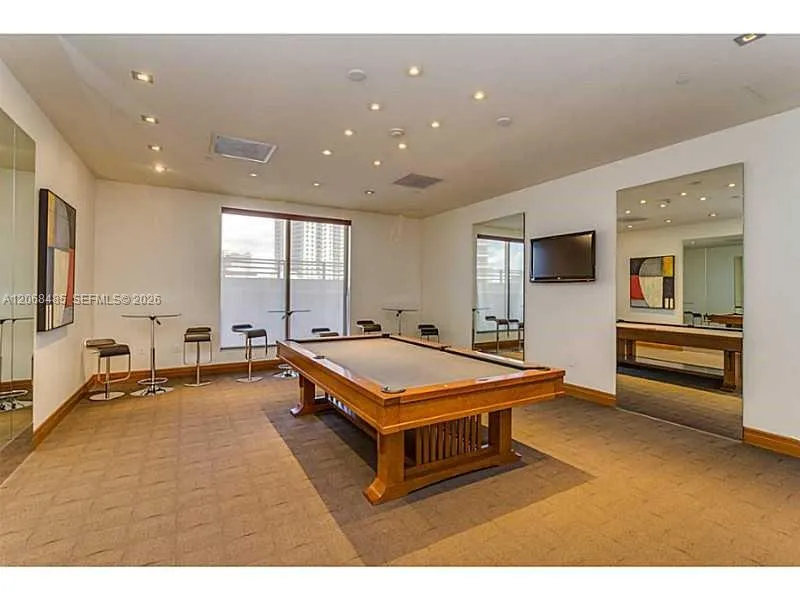 1060 Brickell Ave #1413 Miami, FL 33131