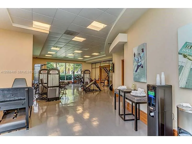 1060 Brickell Ave #1413 Miami, FL 33131