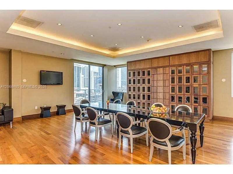 1060 Brickell Ave #1413 Miami, FL 33131