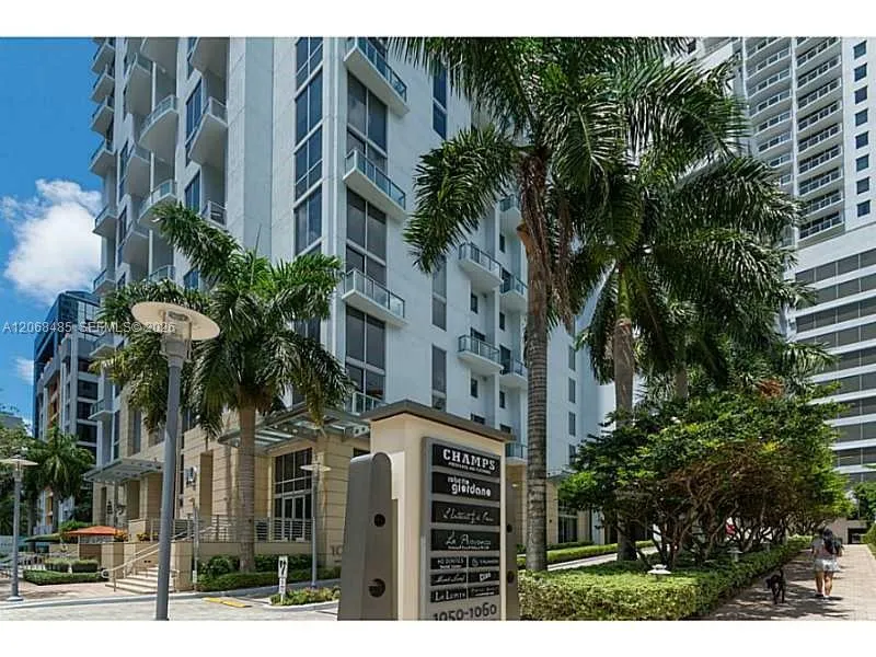 1060 Brickell Ave #1413 Miami, FL 33131