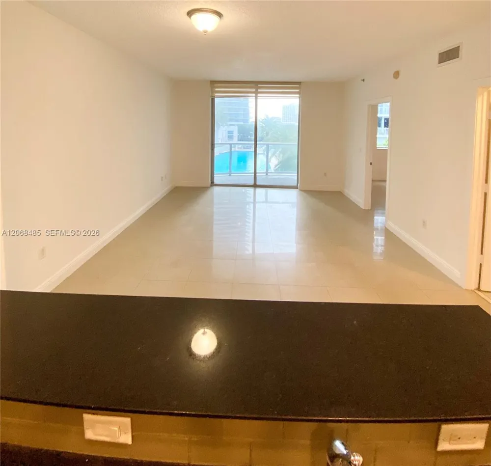 1060 Brickell Ave #1413 Miami, FL 33131