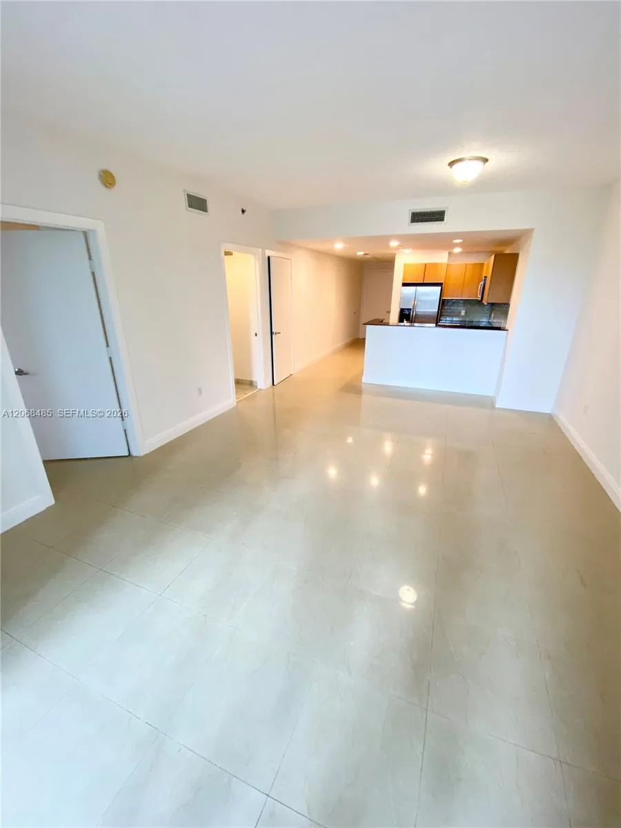 1060 Brickell Ave #1413 Miami, FL 33131