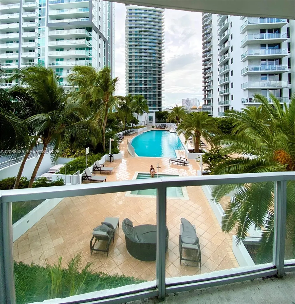 1060 Brickell Ave #1413 Miami, FL 33131