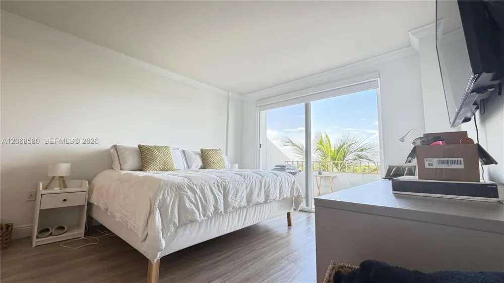 155 Ocean Lane Dr #702 Key Biscayne, FL 33149