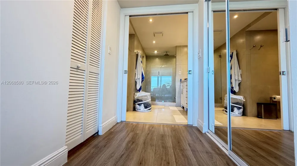 155 Ocean Lane Dr #702 Key Biscayne, FL 33149