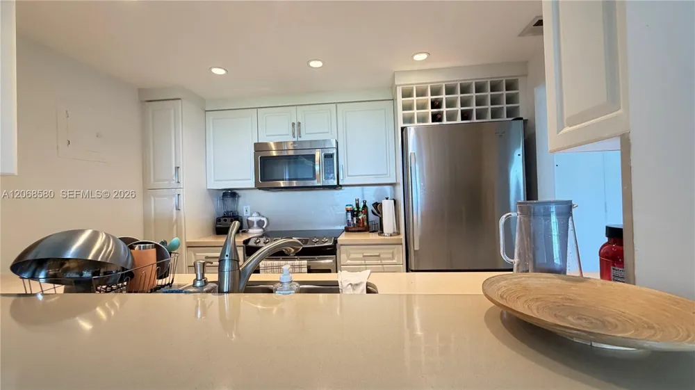 155 Ocean Lane Dr #702 Key Biscayne, FL 33149