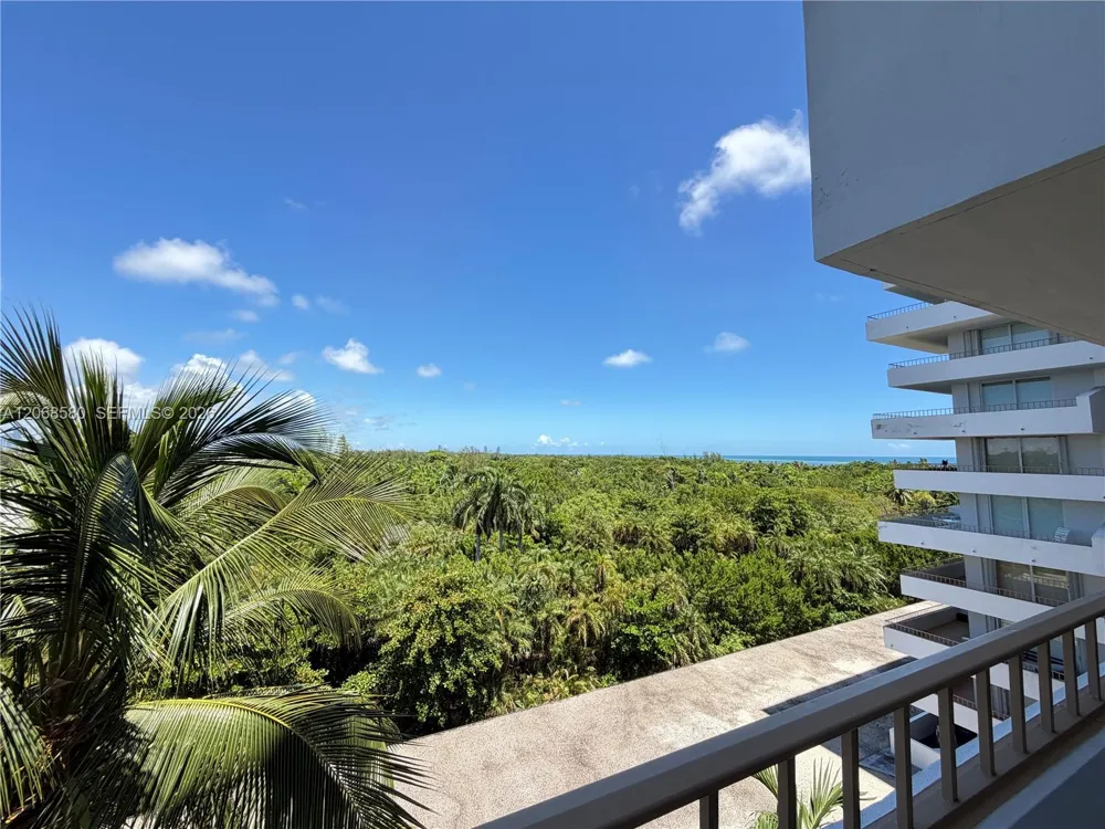 155 Ocean Lane Dr #702 Key Biscayne, FL 33149