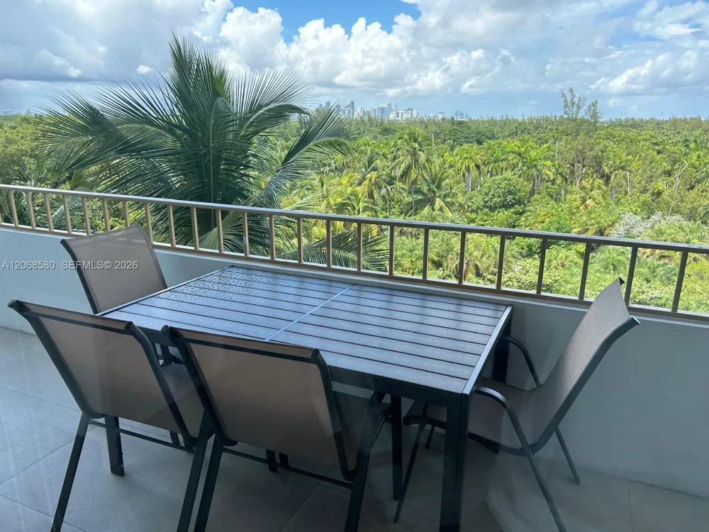 155 Ocean Lane Dr #702 Key Biscayne, FL 33149