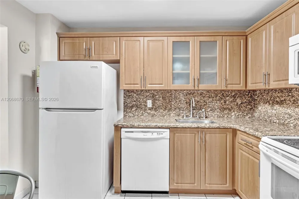 9273 Collins Ave #308 Surfside, FL 33154