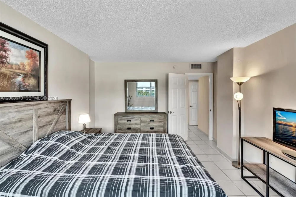 9273 Collins Ave #308 Surfside, FL 33154