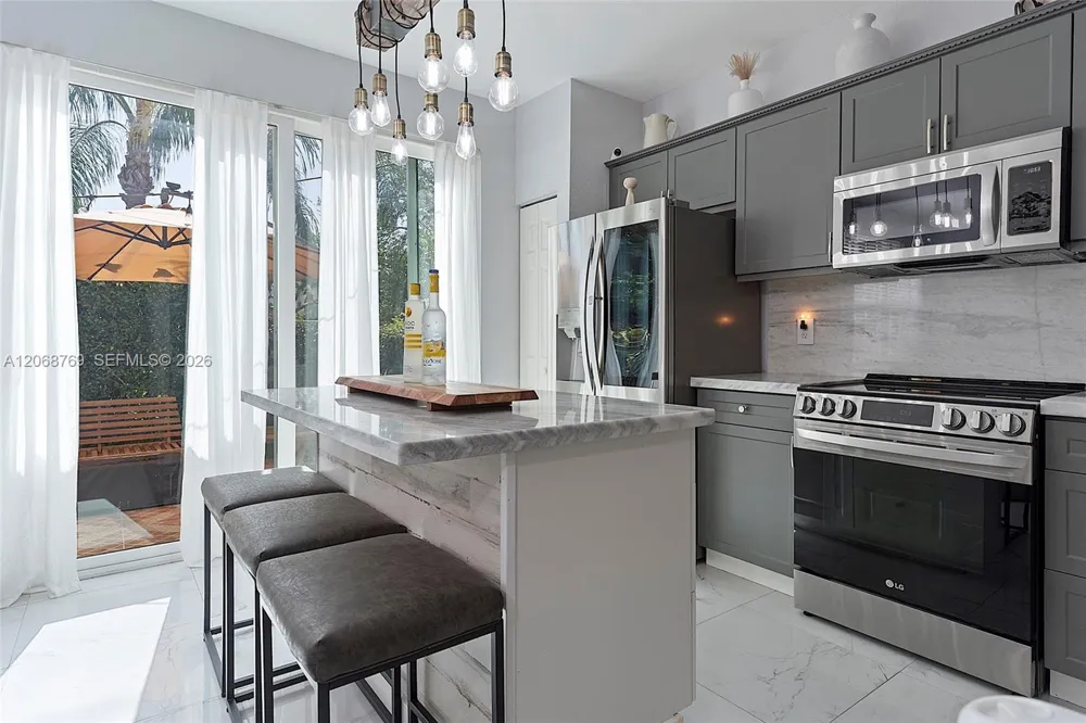 3850 NW 90th Way Sunrise, FL 33351