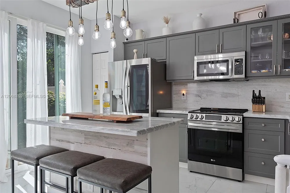 3850 NW 90th Way Sunrise, FL 33351