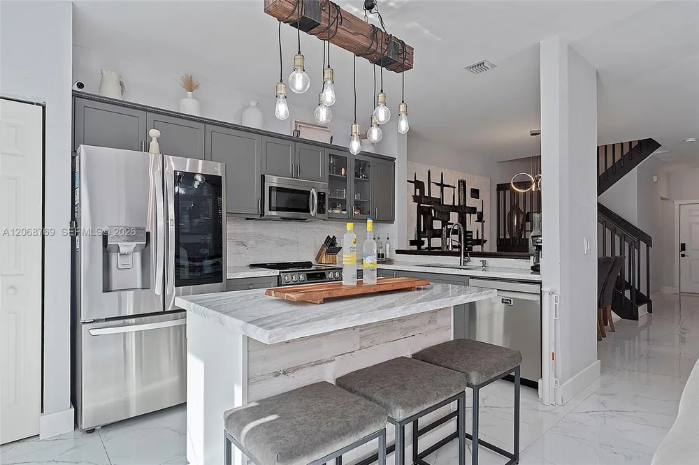 3850 NW 90th Way Sunrise, FL 33351