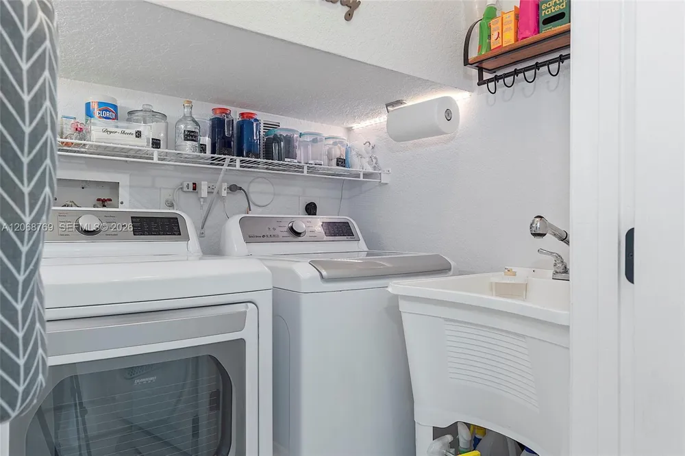 3850 NW 90th Way Sunrise, FL 33351