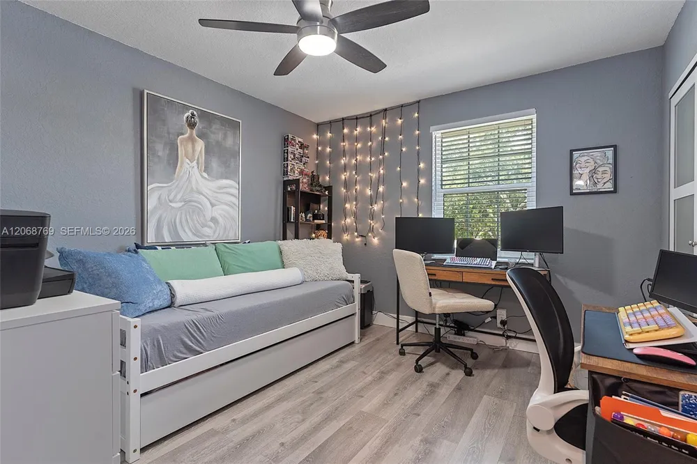 3850 NW 90th Way Sunrise, FL 33351