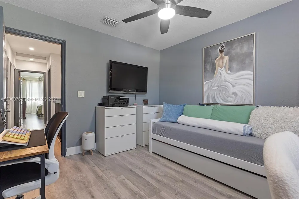 3850 NW 90th Way Sunrise, FL 33351