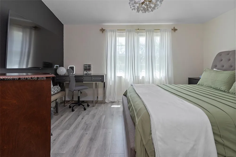 3850 NW 90th Way Sunrise, FL 33351