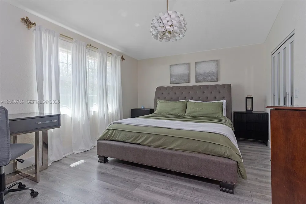 3850 NW 90th Way Sunrise, FL 33351