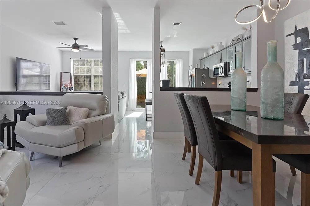 3850 NW 90th Way Sunrise, FL 33351