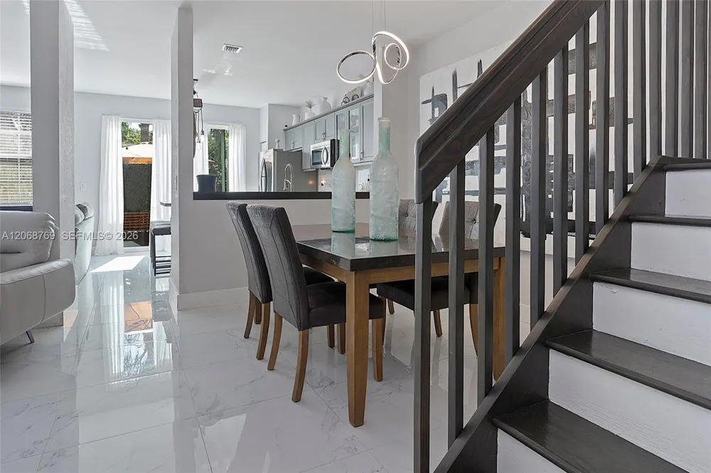 3850 NW 90th Way Sunrise, FL 33351