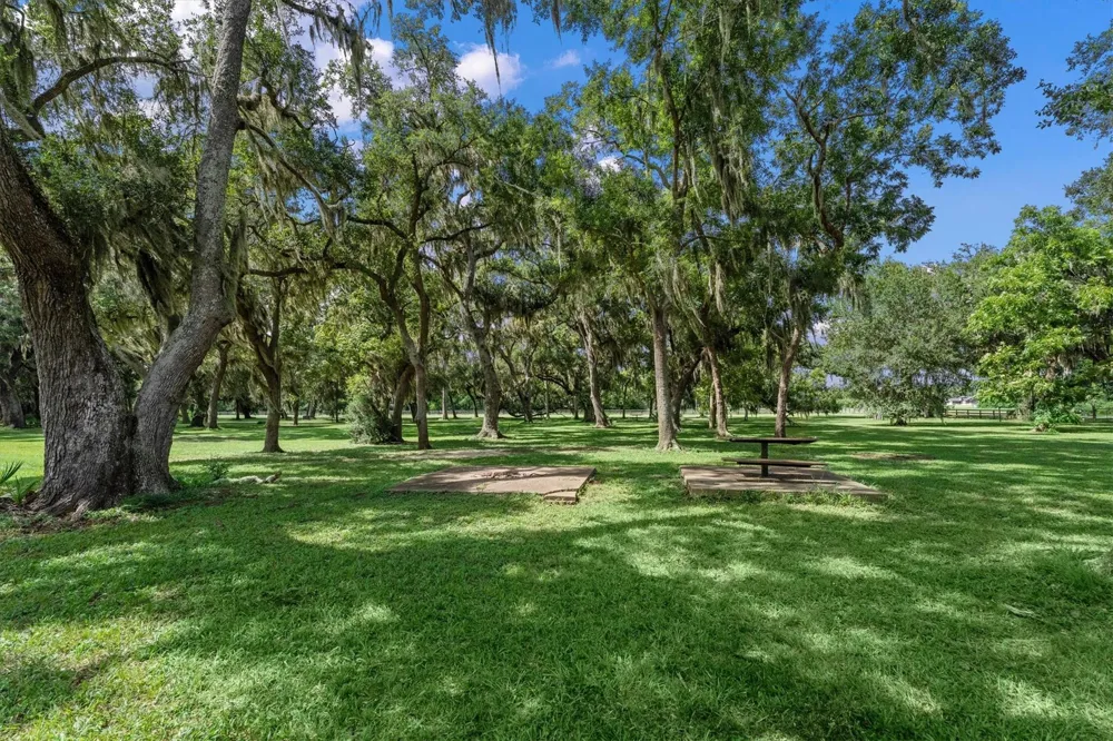 41614 Cherokee Trail Angleton, TX 77515