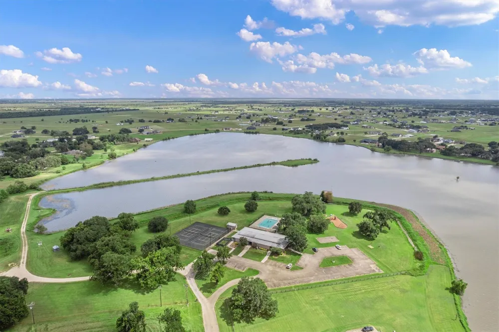 41614 Cherokee Trail Angleton, TX 77515