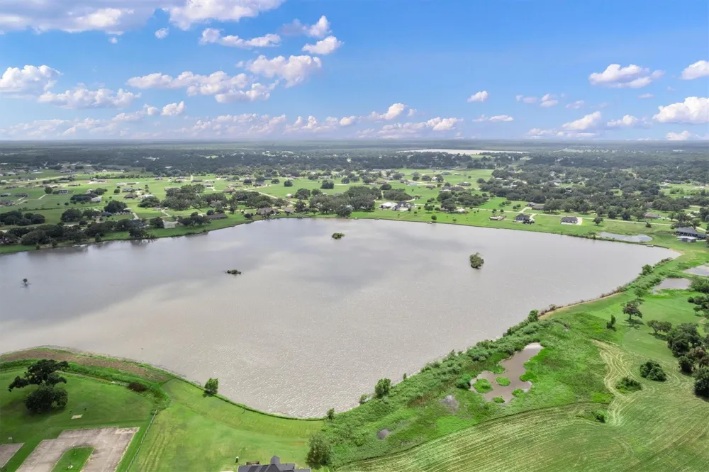 41614 Cherokee Trail Angleton, TX 77515
