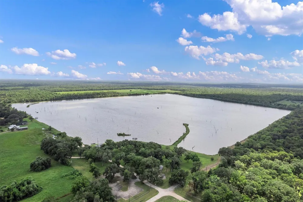 41614 Cherokee Trail Angleton, TX 77515