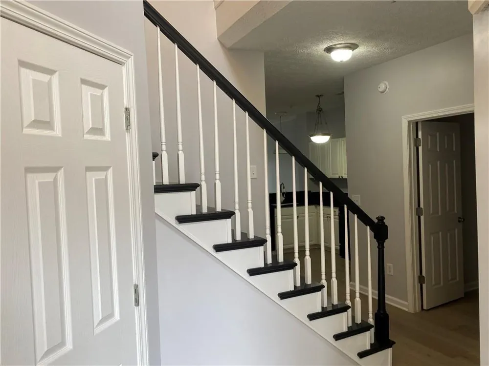 102 Creekwood Drive Woodstock, GA 30188