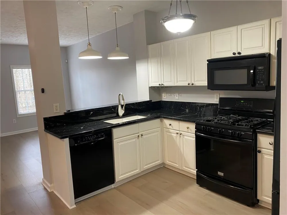 102 Creekwood Drive Woodstock, GA 30188