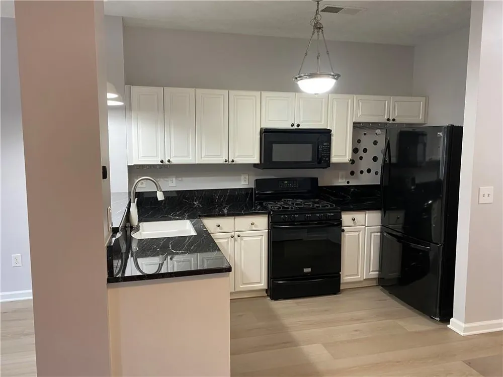 102 Creekwood Drive Woodstock, GA 30188