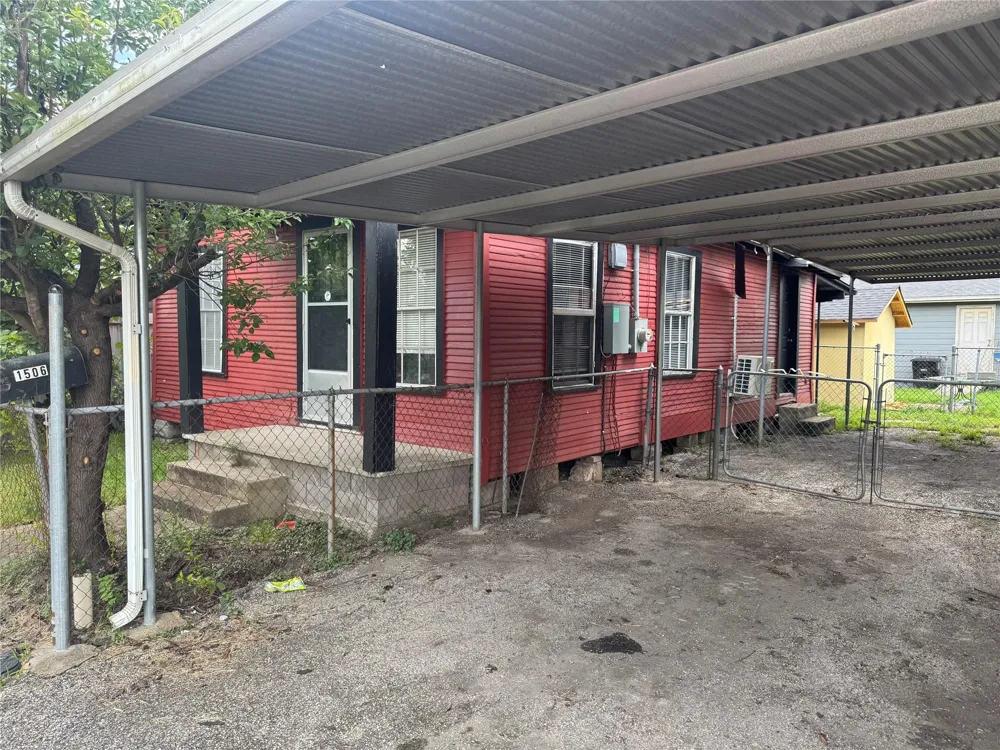1504 Luzon Street Houston, TX 77009