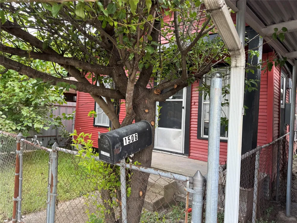 1504 Luzon Street Houston, TX 77009