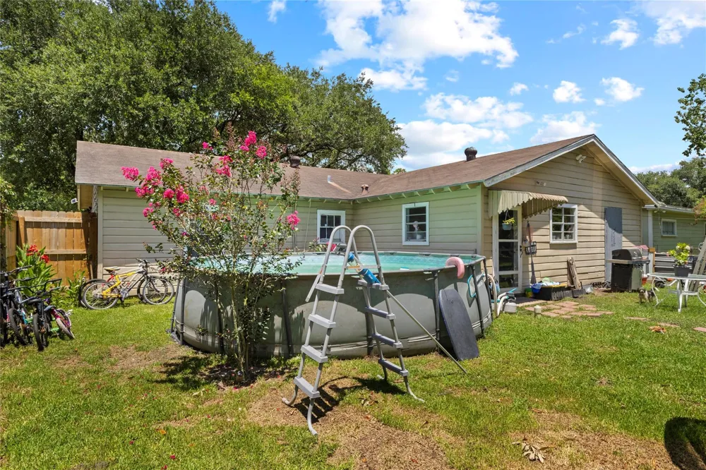4965 Park St Beaumont, TX 77705