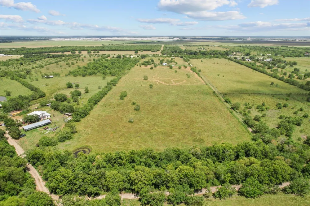 910 County Road 491 Dayton, TX 77535