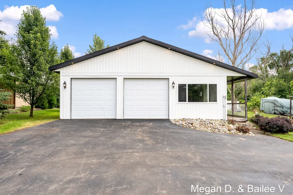 11860 5 Mile Road NE Grattan Township, MI 49331
