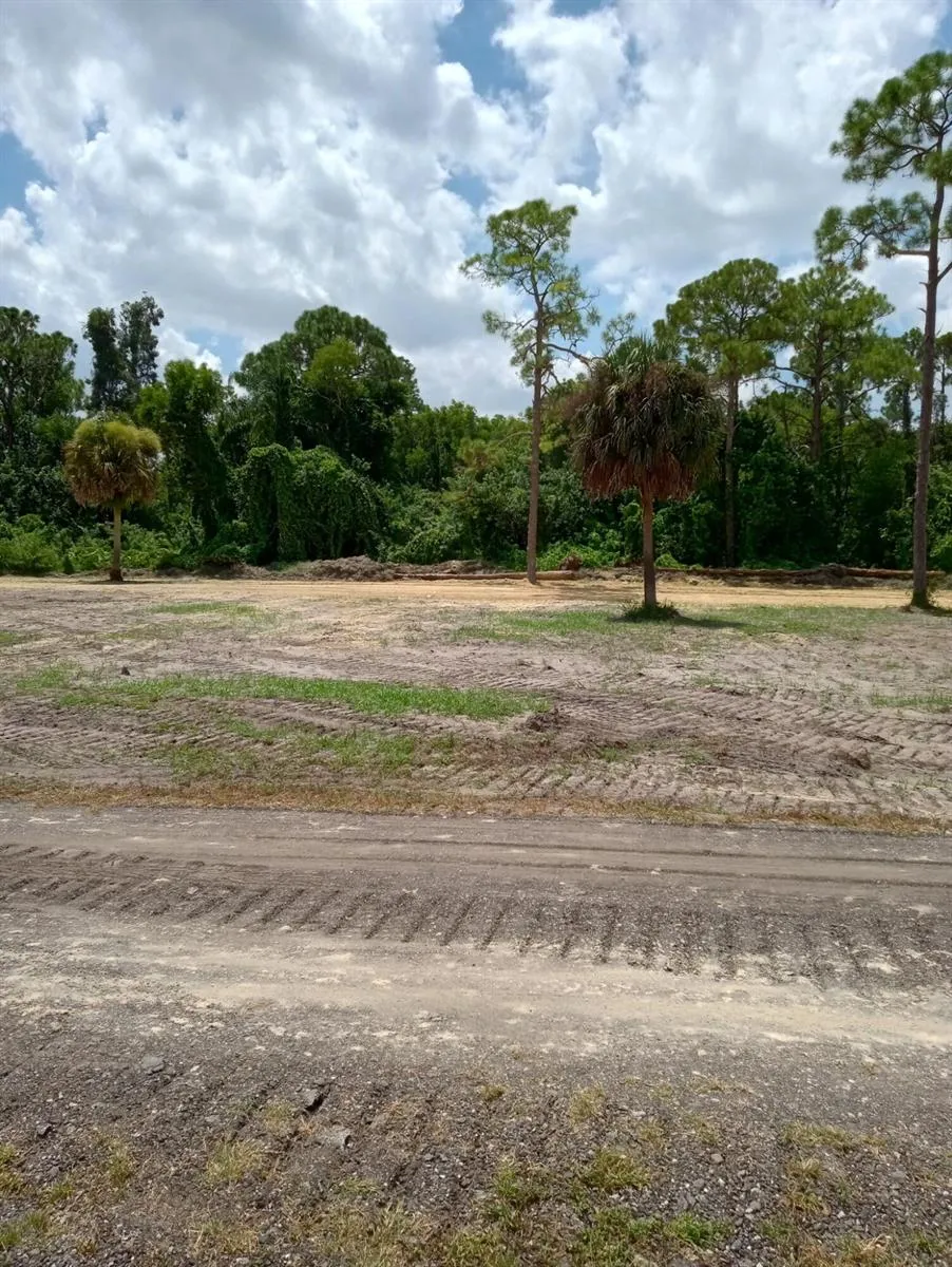 6395 Park Lane E Lake Worth, FL 33449